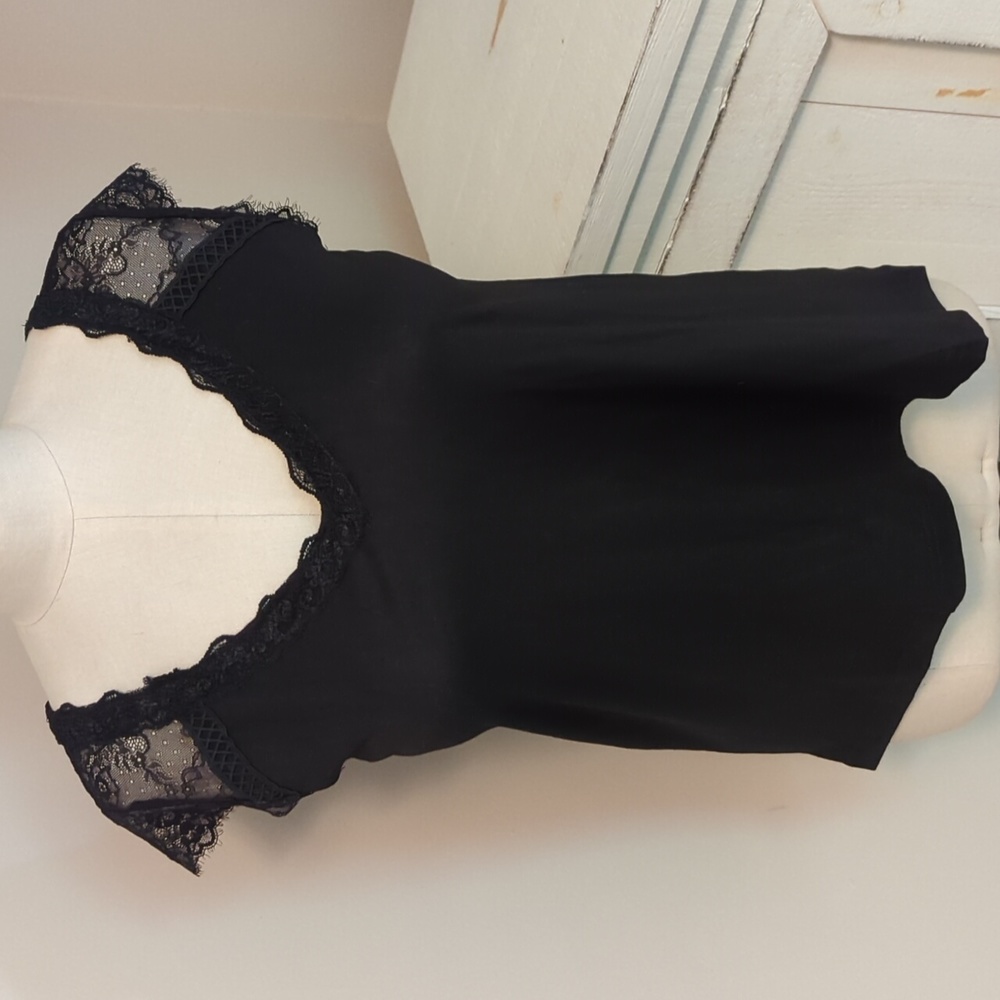 Black Tee